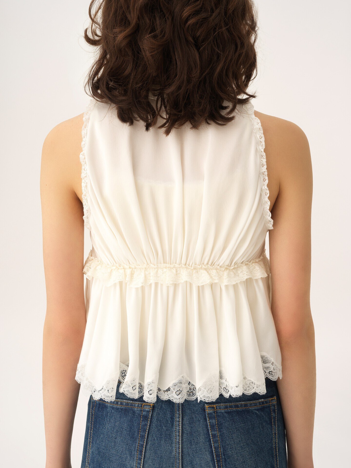 Top sans manches &agrave; nouer en satin de soie lav&eacute; et dentelle - 8