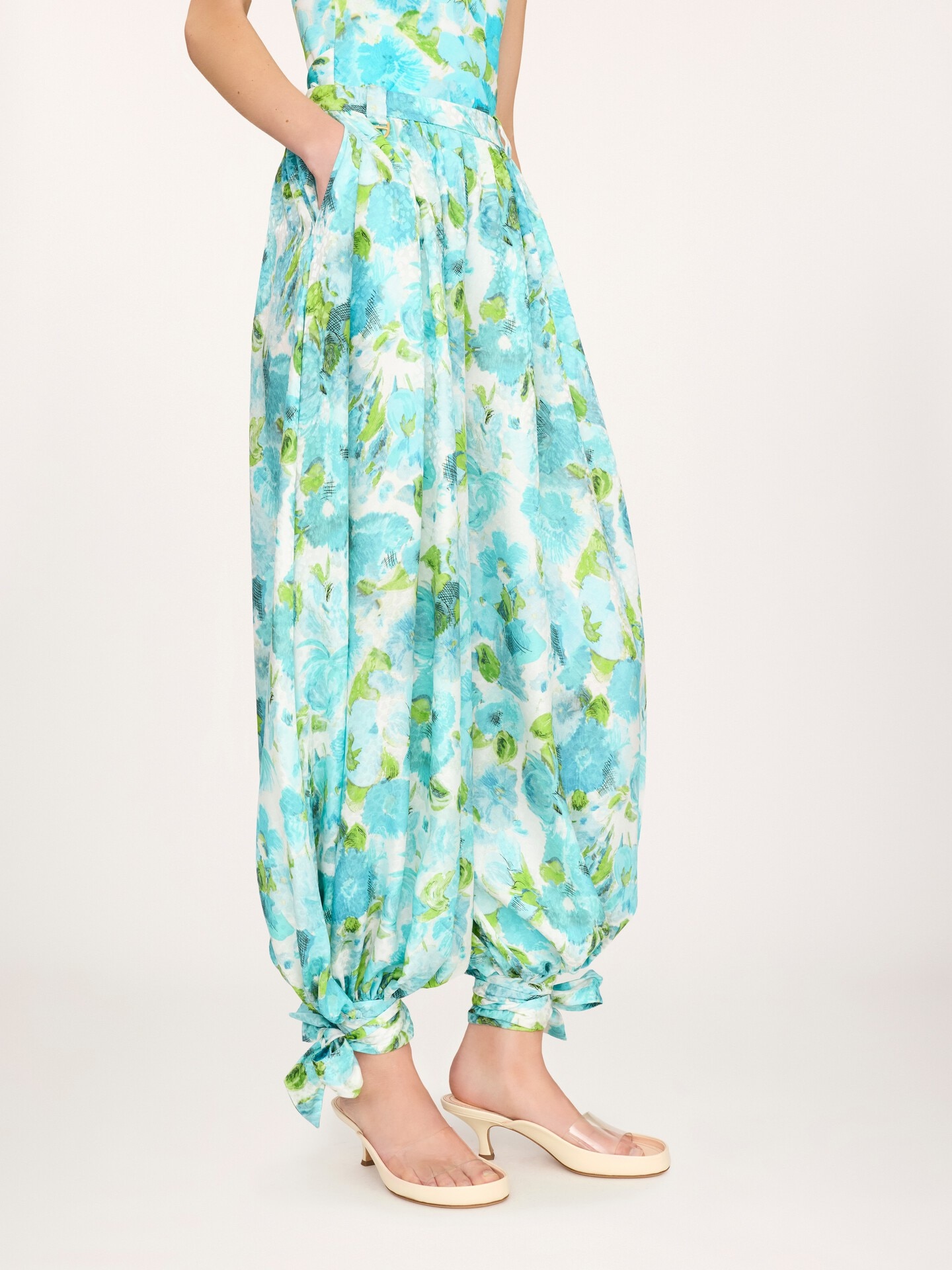 Pleated flowy trousers in silk jacquard - 3.0