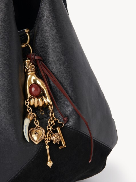 Charm para bolso Chlo&eacute; Symbols Hand de lat&oacute;n