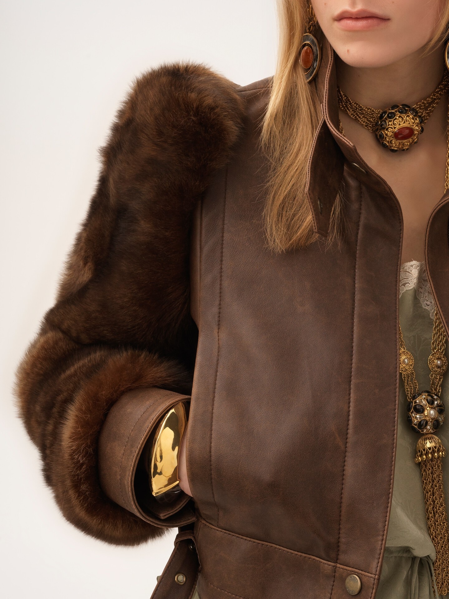 High-neck short jacket in leather - 7