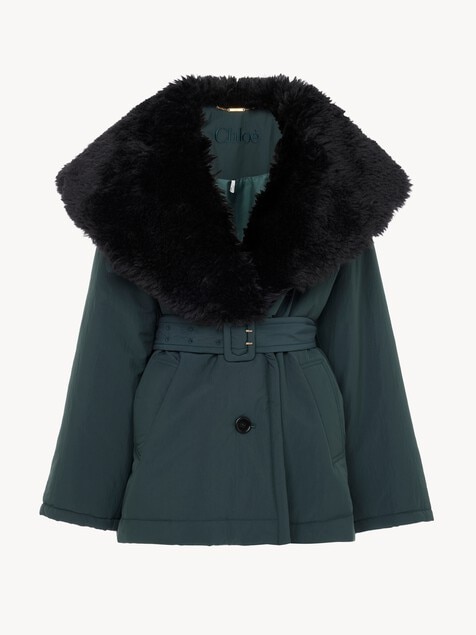 Manteau court en satin technique