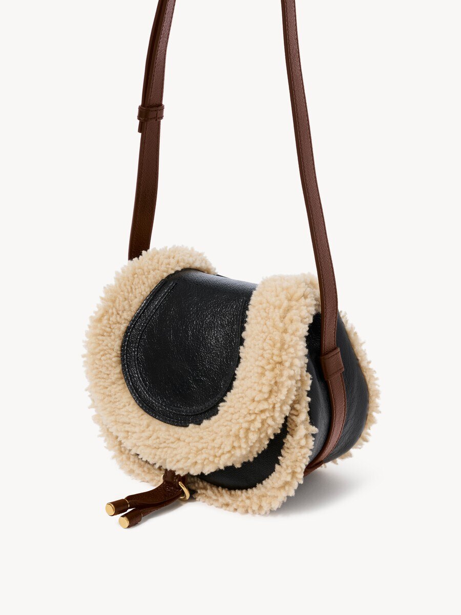 <br>Petit sac port&eacute; &eacute;paule Marcie en shearling et cuir grain&eacute; - 4