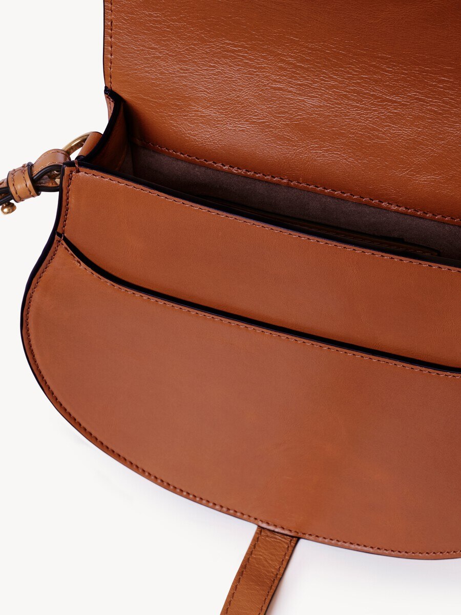 Bolso saddle Marcie de cuero brillante - 6
