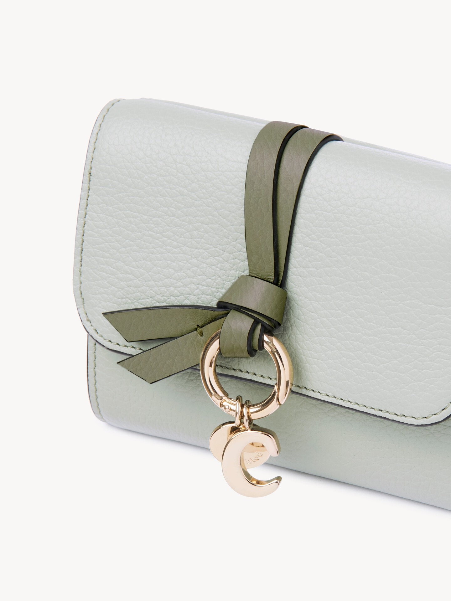 グレインレザー製Alphabetスモールトリフォールド 青 - Chloé