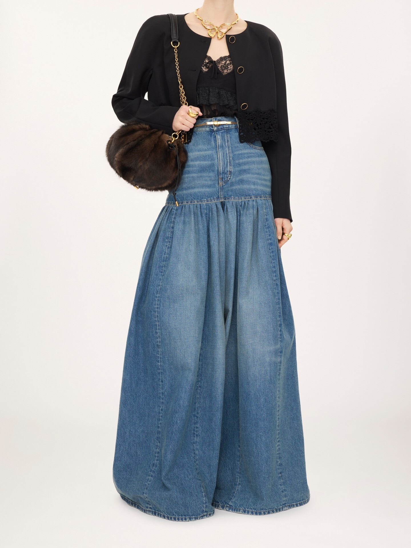Chlo&eacute; Pliss&eacute; shoulder bag with chain in shearling - 7.0
