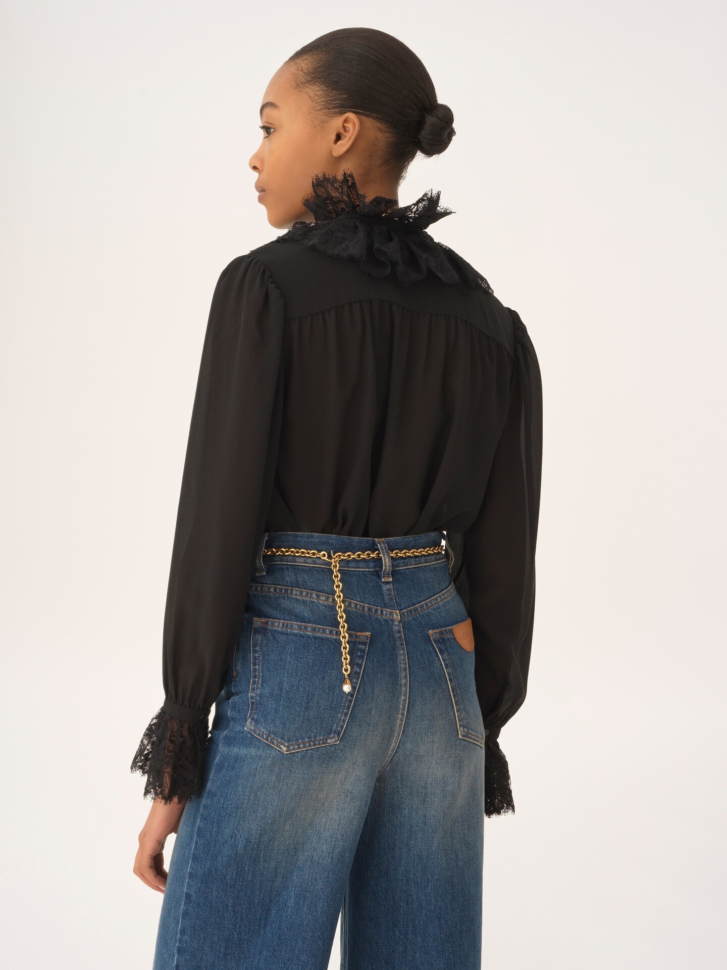 Flie&szlig;ende Bluse aus Seidengeorgette und Spitze - 5