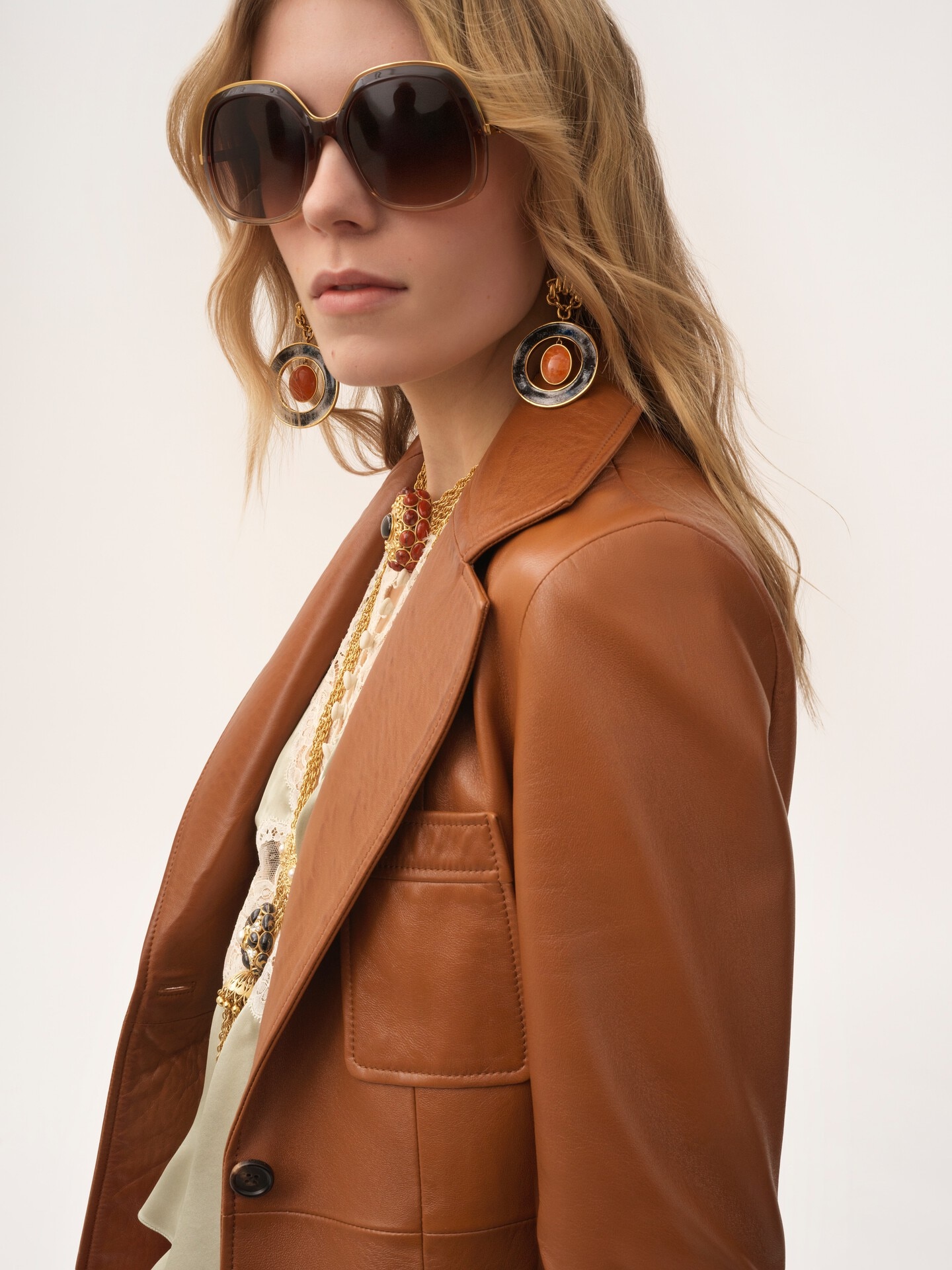 Taillierte Jacke aus Leder - 6