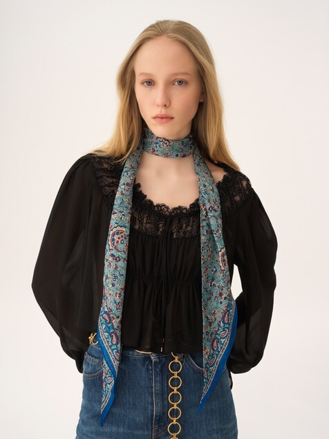 The Chloé Paisley bandeau scarf in silk charmeuse