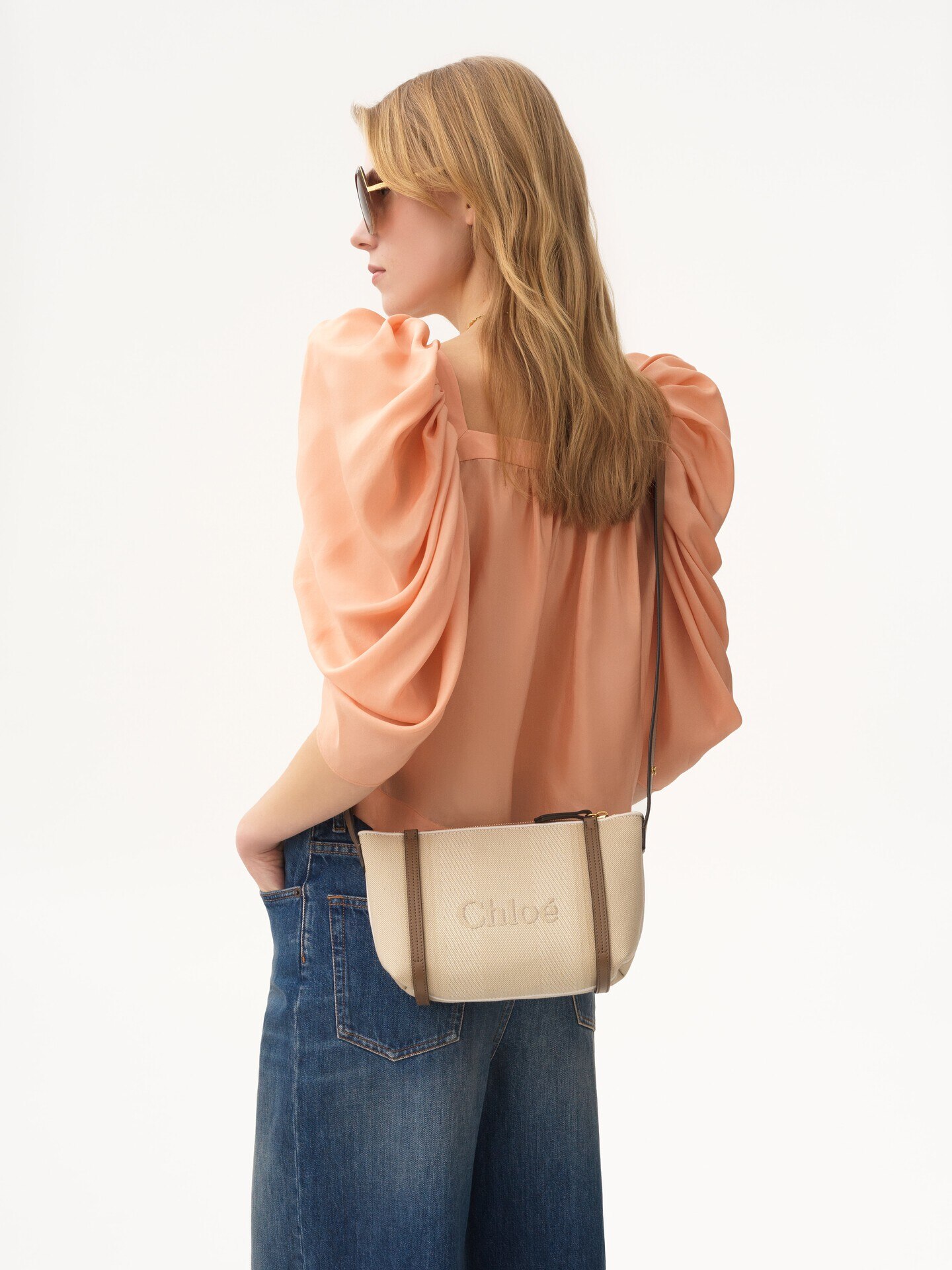 Chloé キャンバスショルダーバッグ キャンバス製Chloé Carryショルダーバッグ 茶色 - Chloé