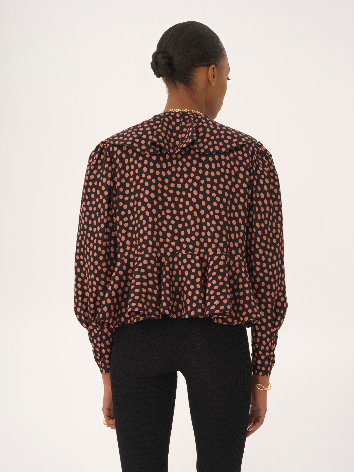 Top col V &agrave; volants en soie jacquard - 7
