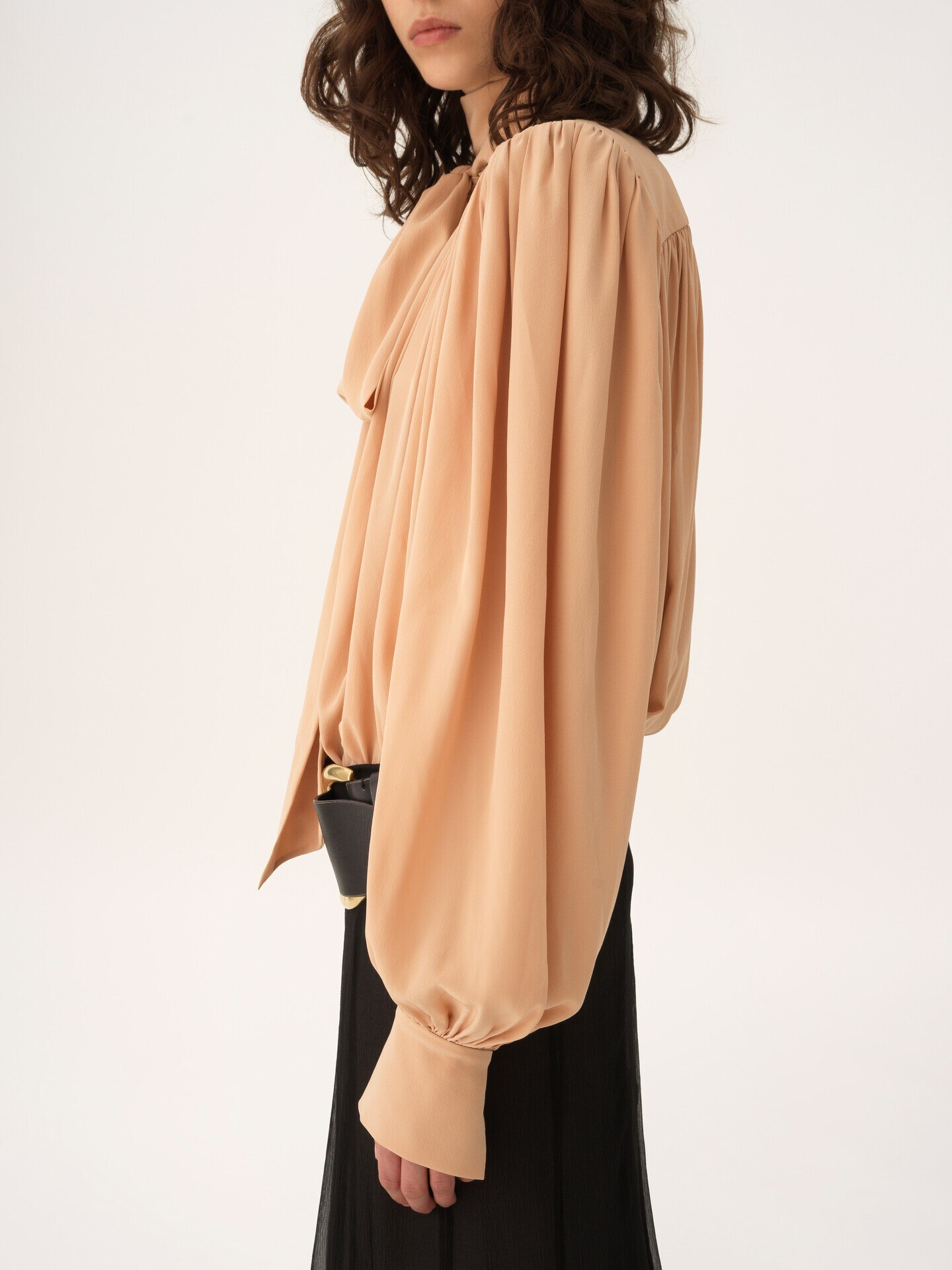 Oversized gathered lavalli&egrave;re blouse in cr&ecirc;pe de chine - 6