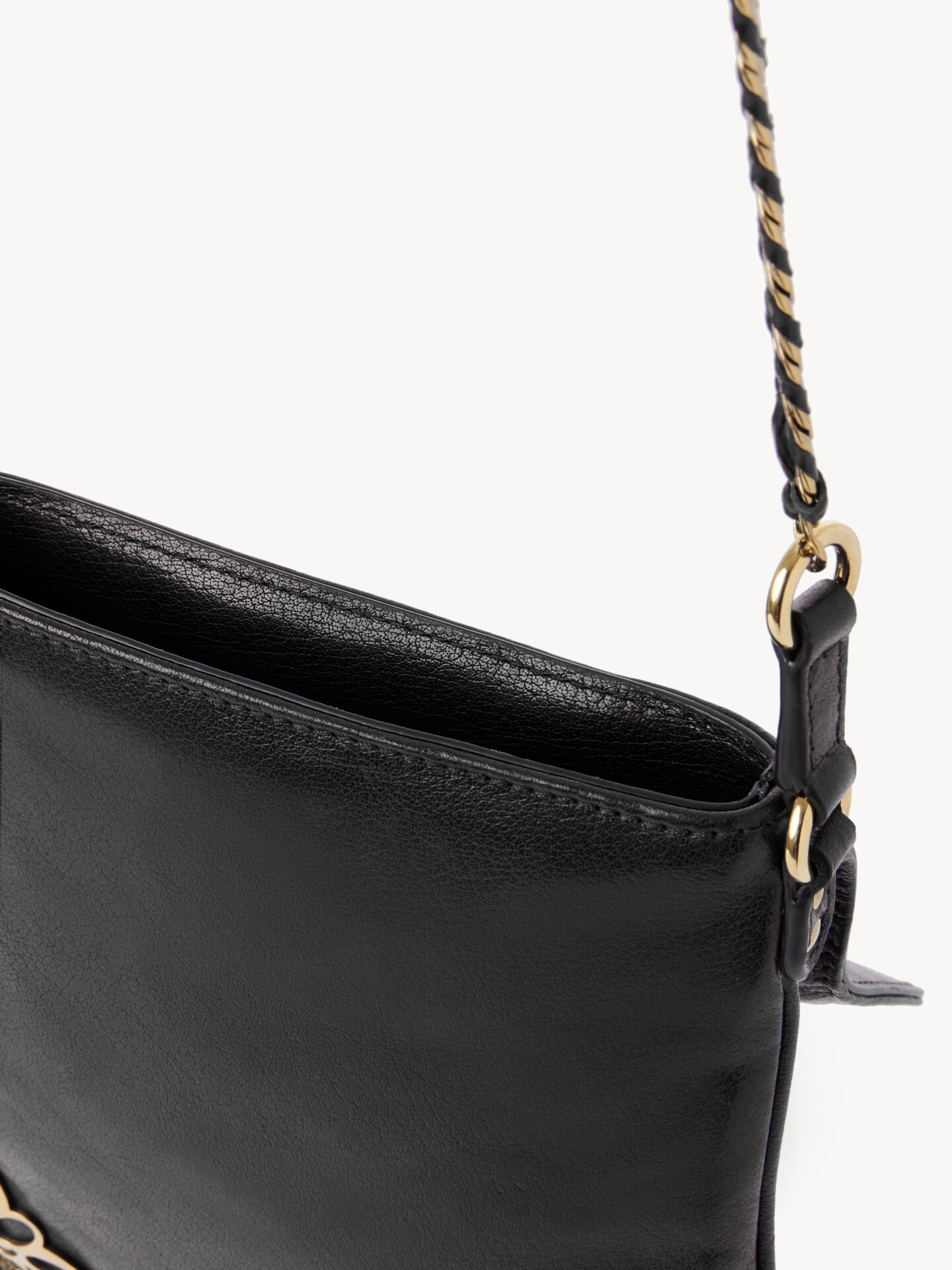 Ch&acirc;teau Treasures chain flap bag in grained leather - 5.0