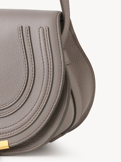 Bolso saddle peque&ntilde;o Marcie de cuero granulado