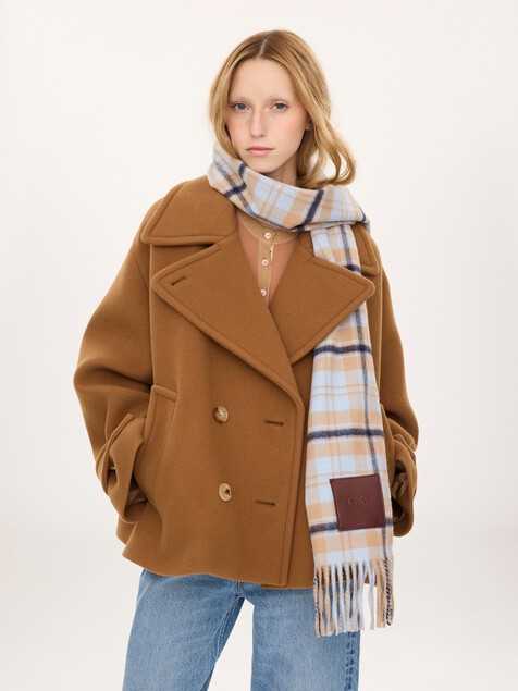 The Chlo&eacute; Covering scarf in alpaca wool