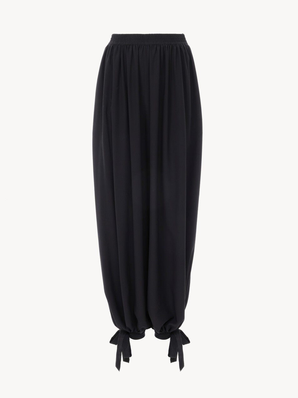 Fluid pleated trousers in cr&ecirc;pe de chine - Packshot