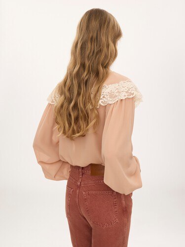 Blusa fruncida con lazo delantero de georgette de seda y encaje - 5