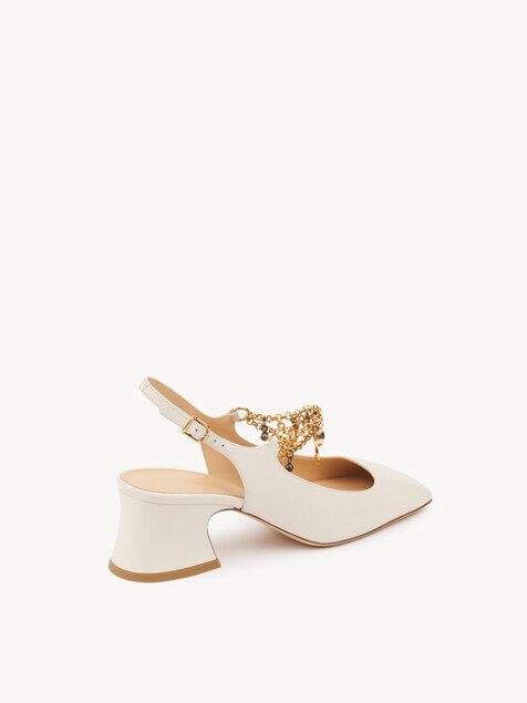 Chlo&eacute; Charms pump