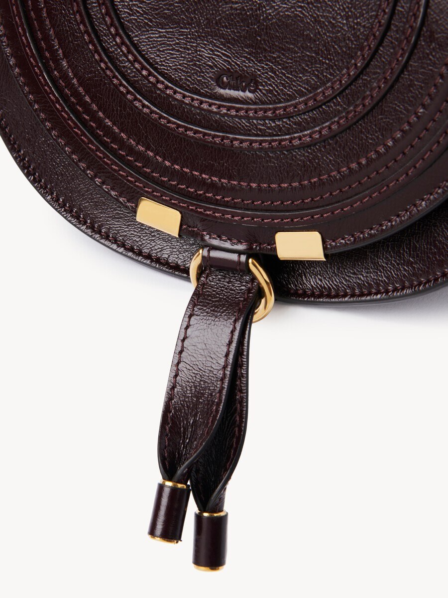 Bolso saddle peque&ntilde;o Marcie de cuero brillante - 7