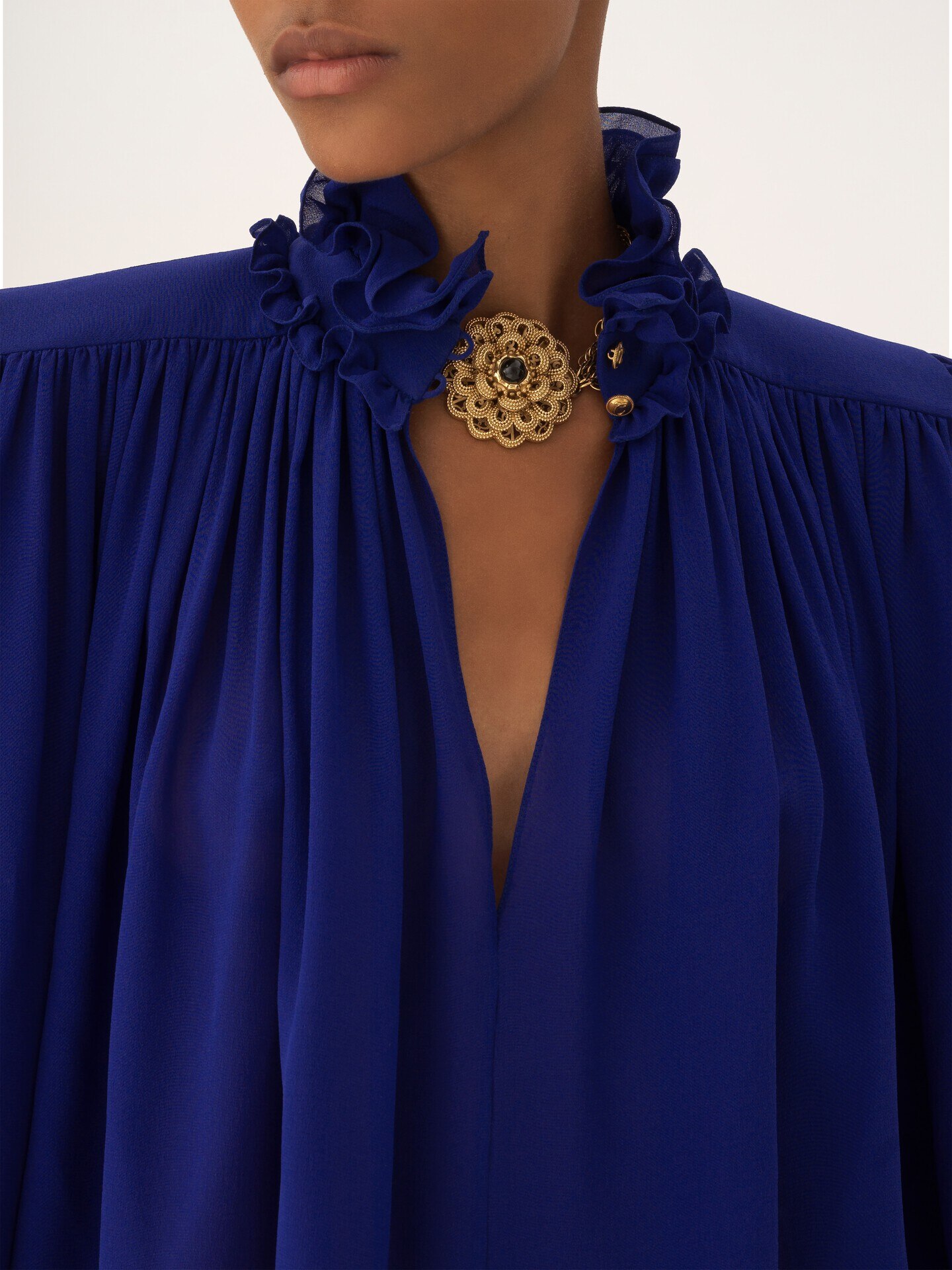 Top oversize fronc&eacute; col montant en georgette de soie - 8