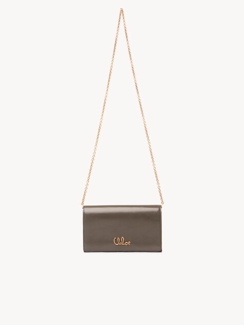 Chlo&eacute; Iconic flap wallet on chain in shiny leather