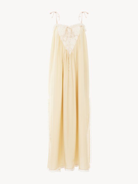 Vestido largo con volantes de seda habotai y encaje