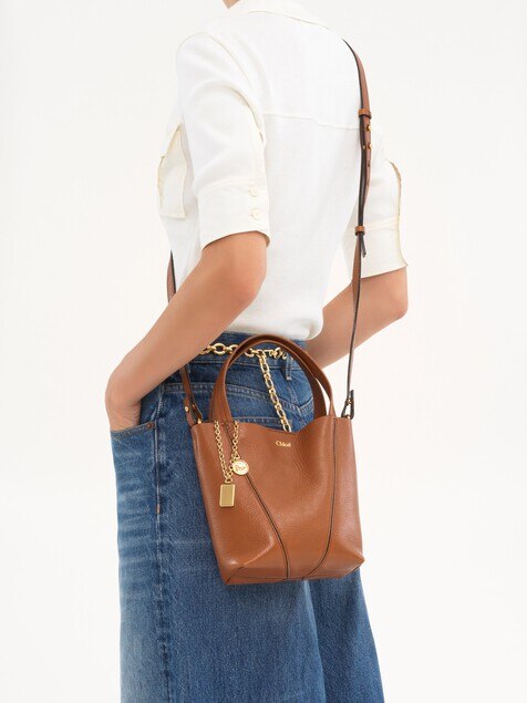 Bolso tote peque&ntilde;o Chlo&eacute; Spin de cuero granulado