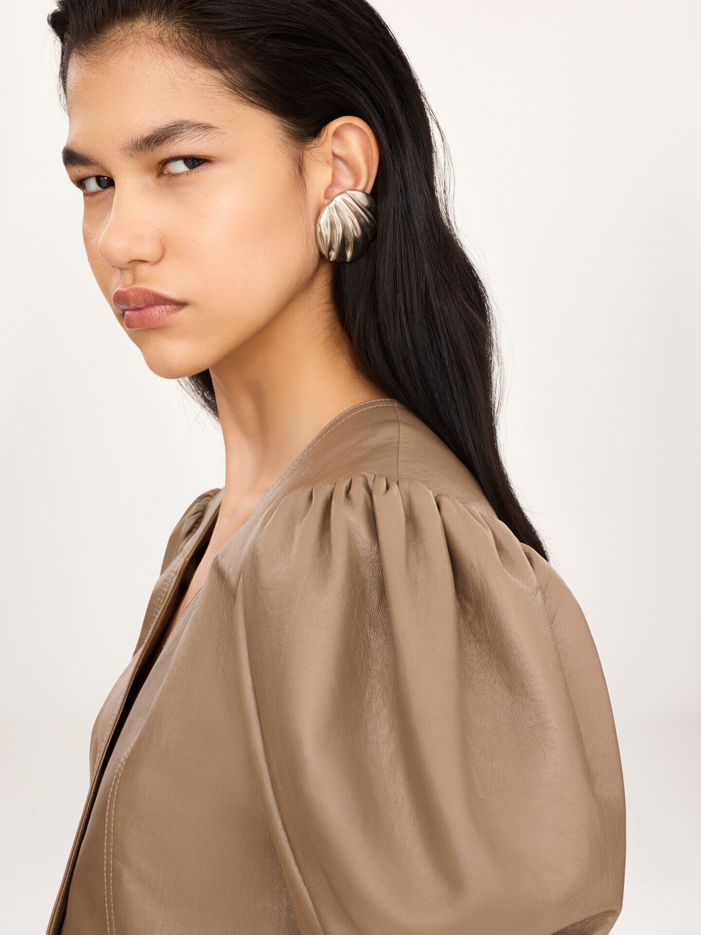 Cropped puff-sleeve jacket in leather - 5