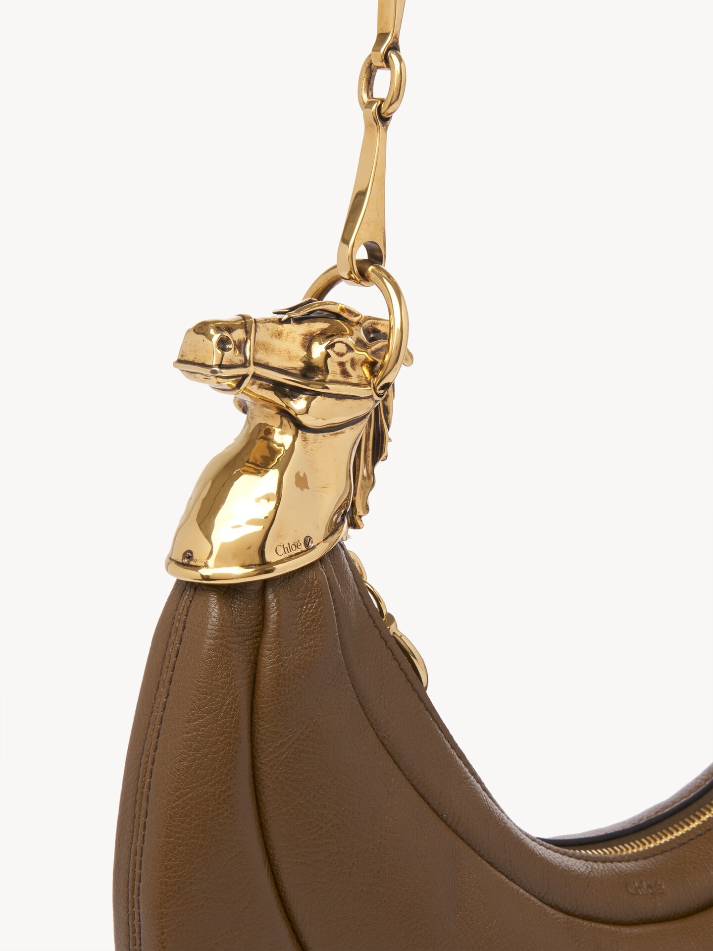 Bolso de hombro Chain Horse de cuero suave - 6