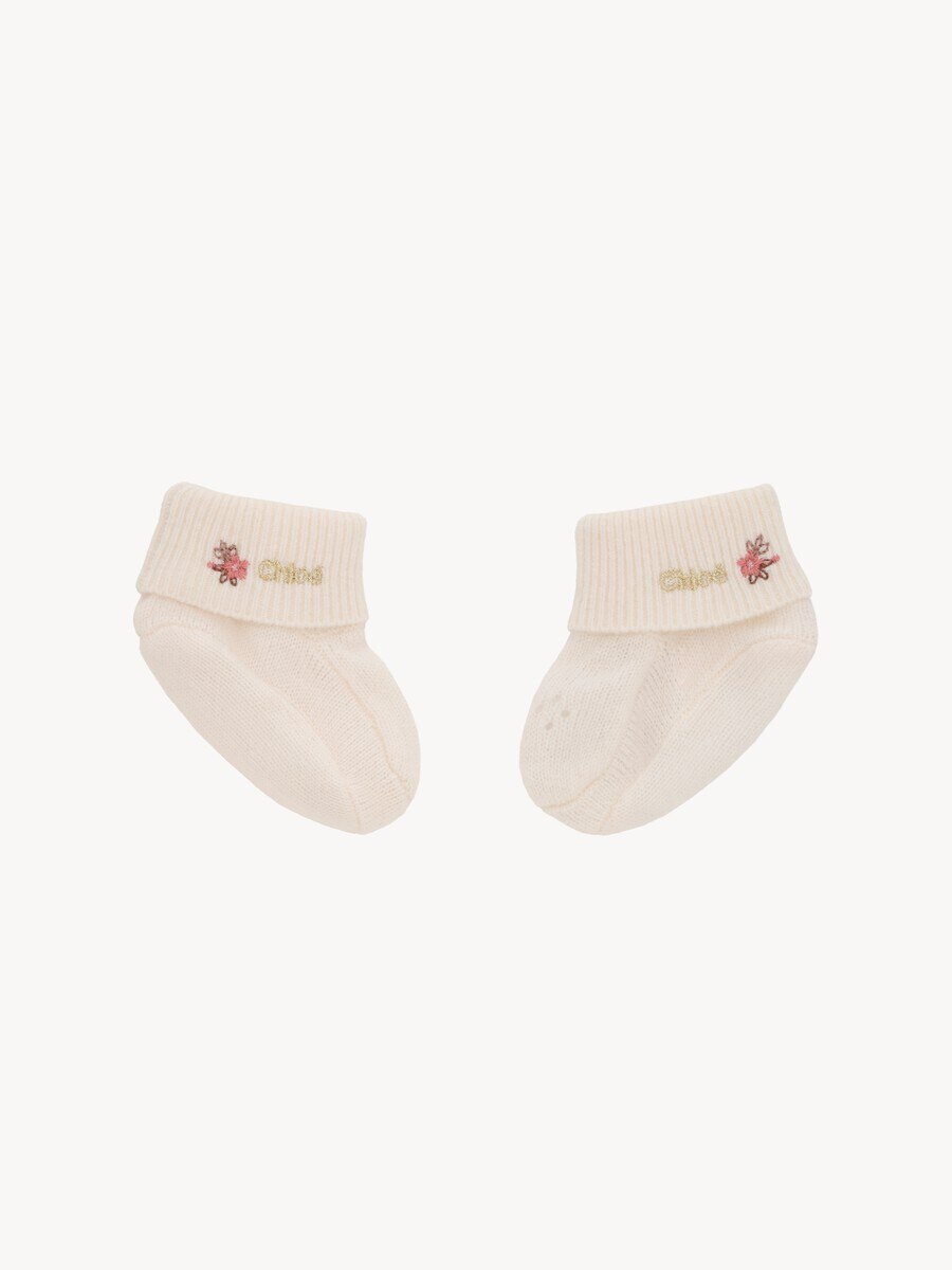 Baby gift set hat & slippers - 3