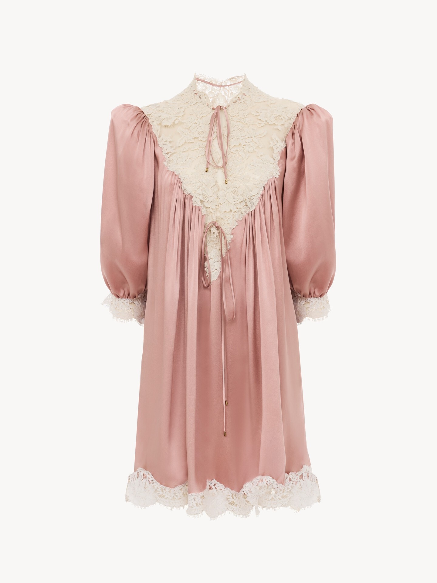 Mini robe fronc&eacute;e col V en satin de soie lav&eacute; et dentelle - 1
