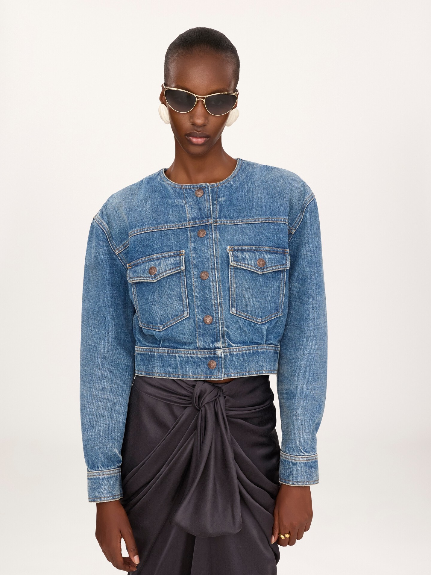 Collarless cropped denim jacket - 4