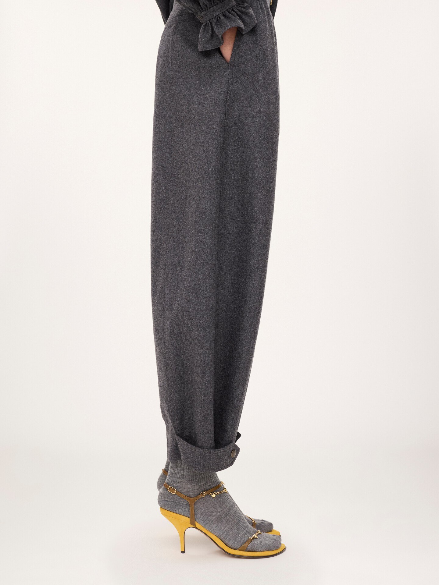 High-rise barrel pants in wool & cashmere flannel - 7.0