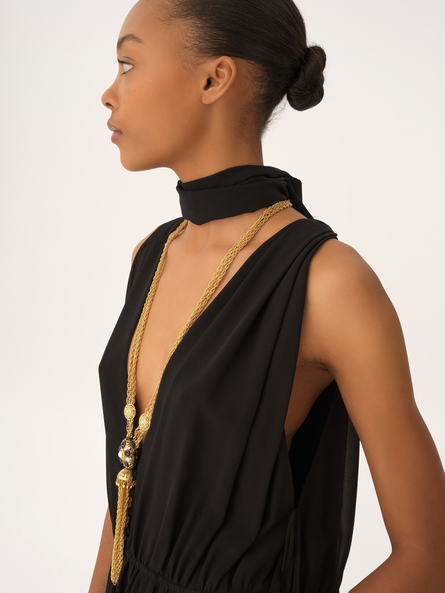 Mono con cuello en V de georgette de seda - 7