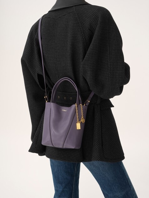 Bolso tote peque&ntilde;o Chlo&eacute; Spin de cuero granulado