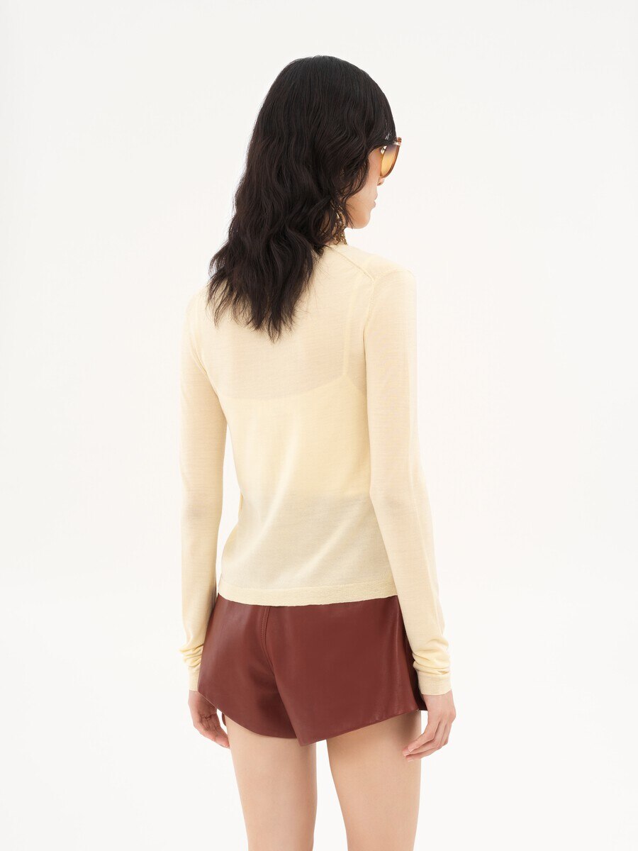 Scoop-neck fitted cardigan in superfine wool knit - 5