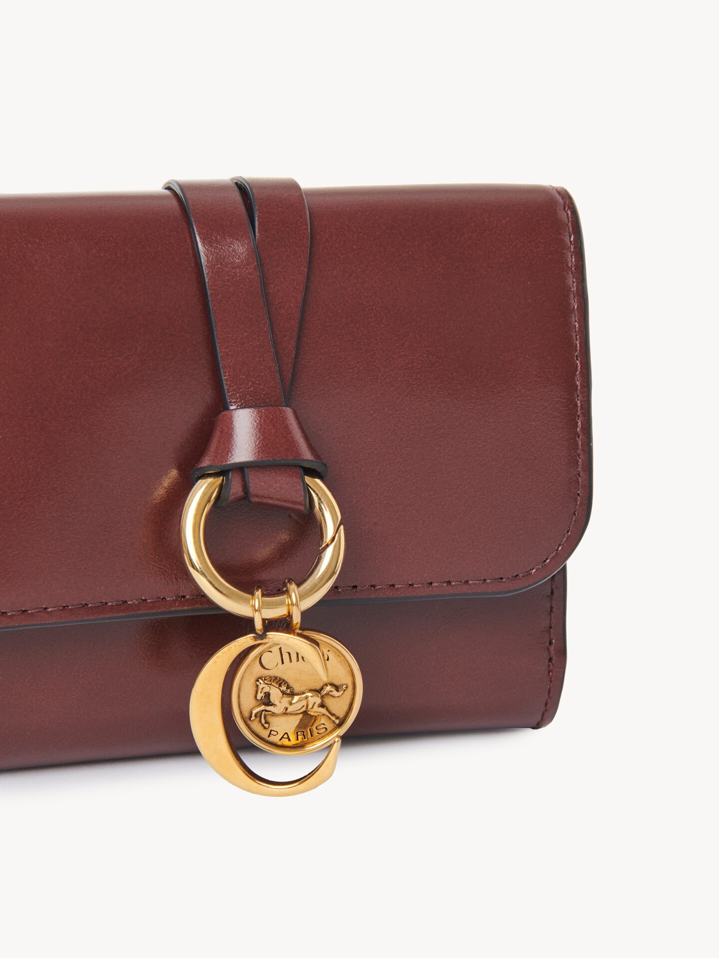 m*i様 Chloe シャイニーレザー製ALPHABETウォレット シャイニーレザー製Alphabetスモールトリフォールド ベージュ - Chloé