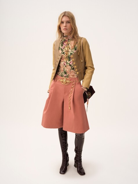 Taillierte Jacke mit Rundhalsausschnitt aus Leder