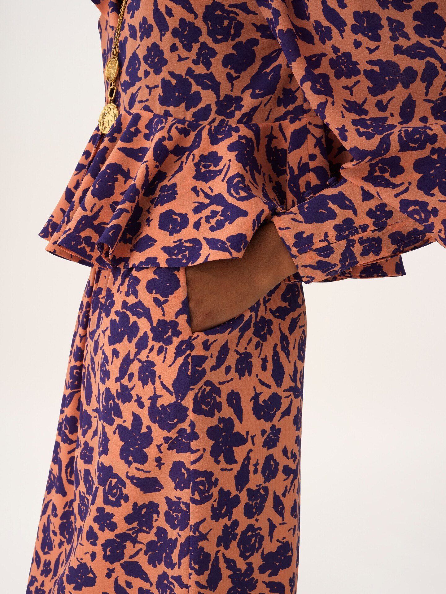 V-neck ruffle top in cr&ecirc;pe de chine - 7