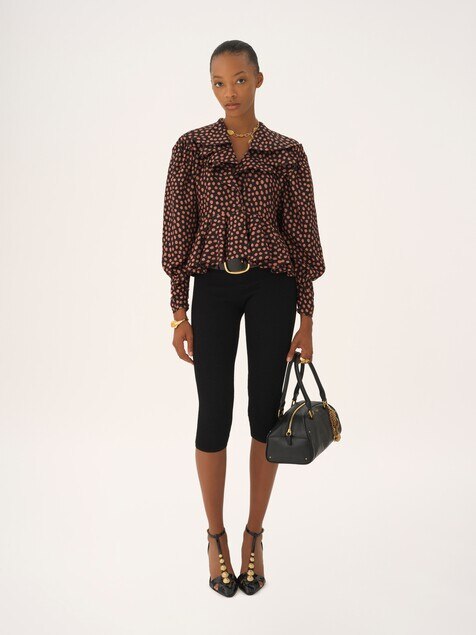 Top col V &agrave; volants en soie jacquard