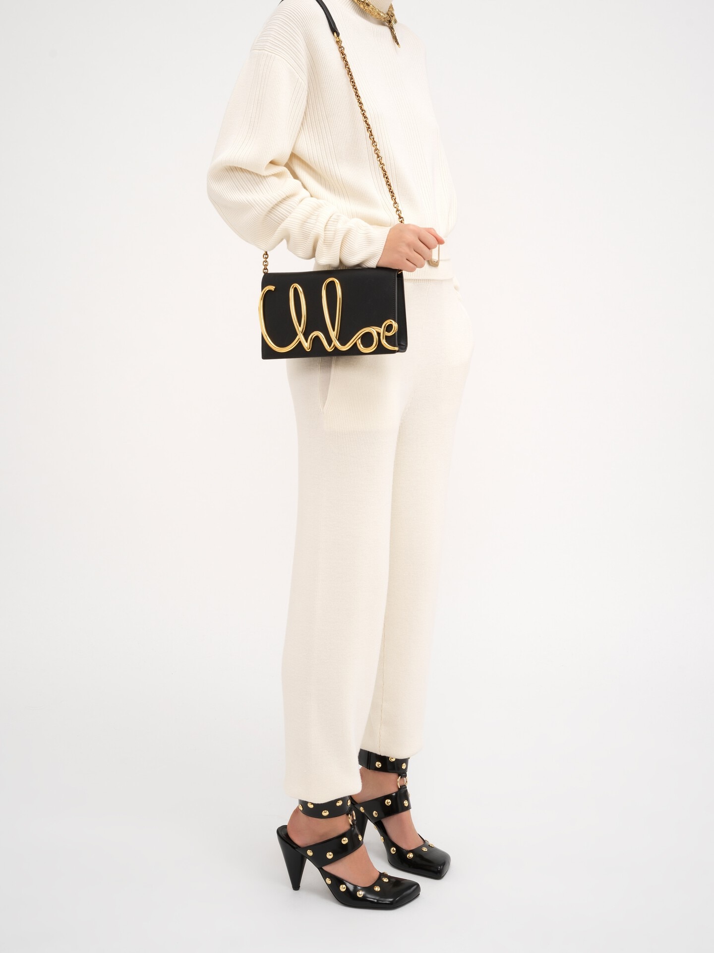 The Chloé Iconic crossbody bag in soft leather - 8