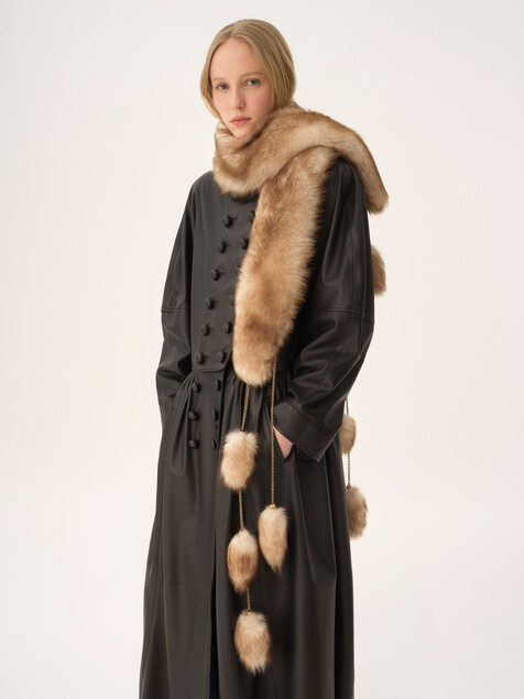 The Treasure Tails scarf in shearling