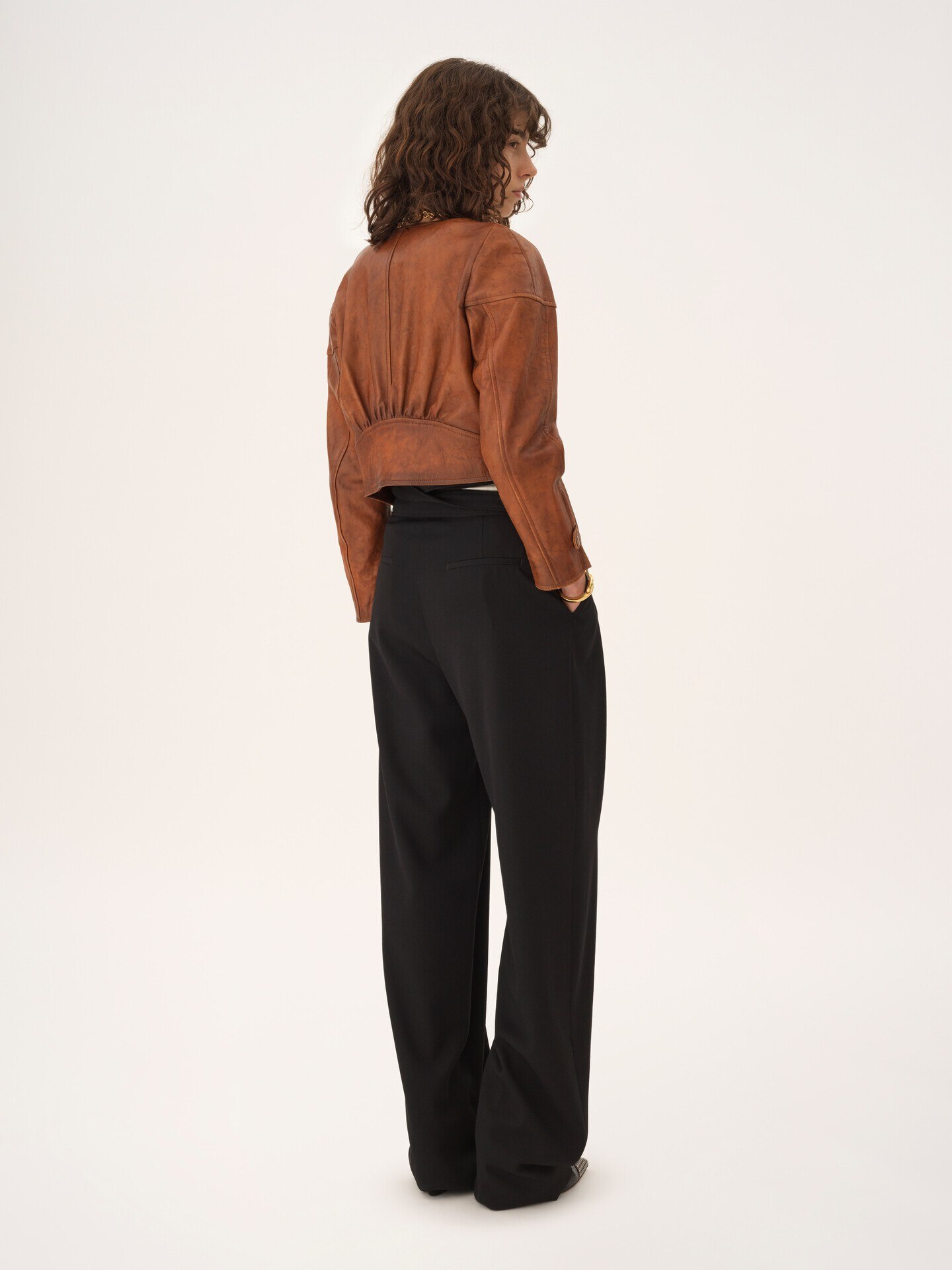 Cropped scoop-neck jacket in leather - 5