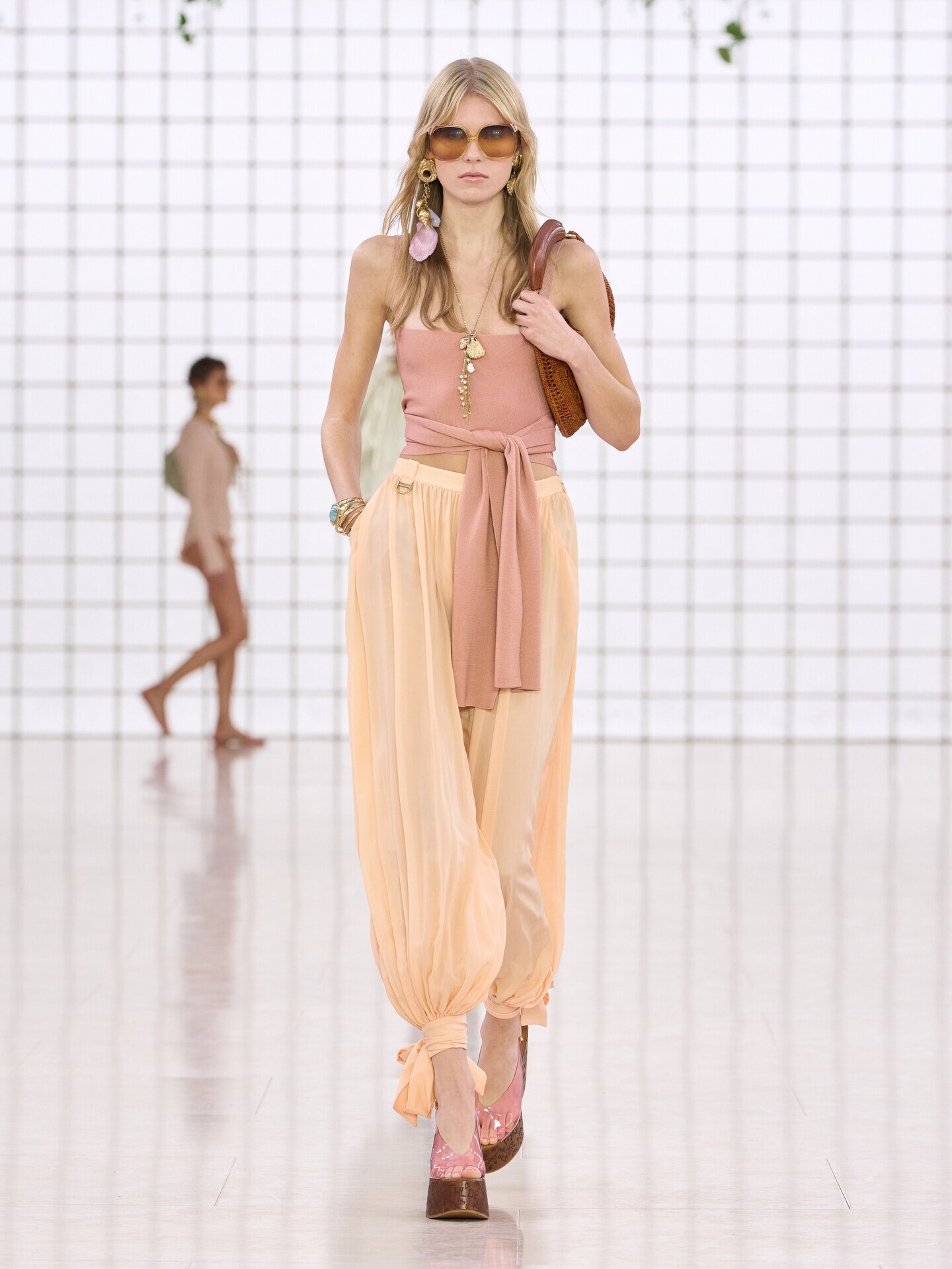 Look 44 - 1