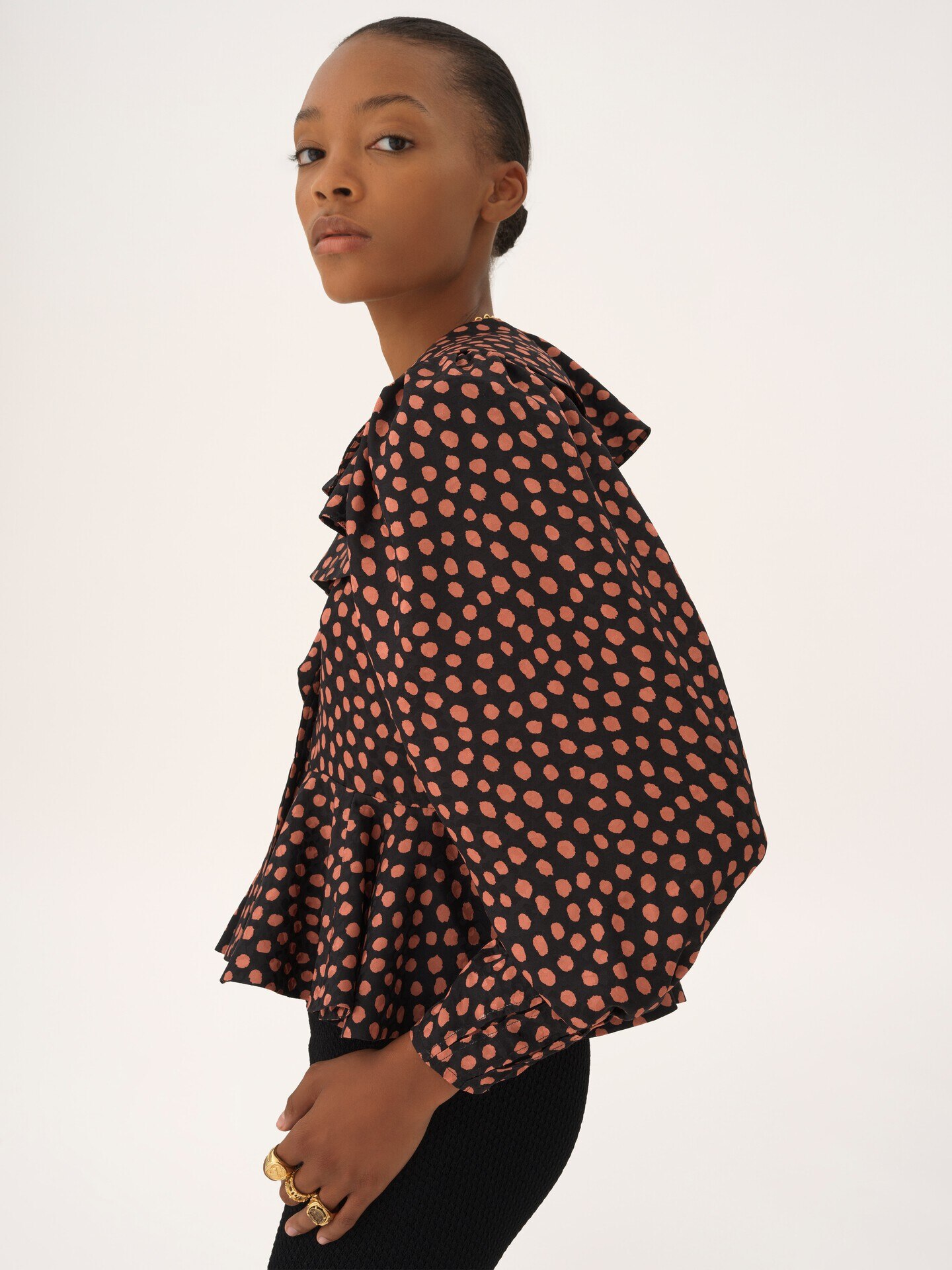 Top col V &agrave; volants en soie jacquard - 8