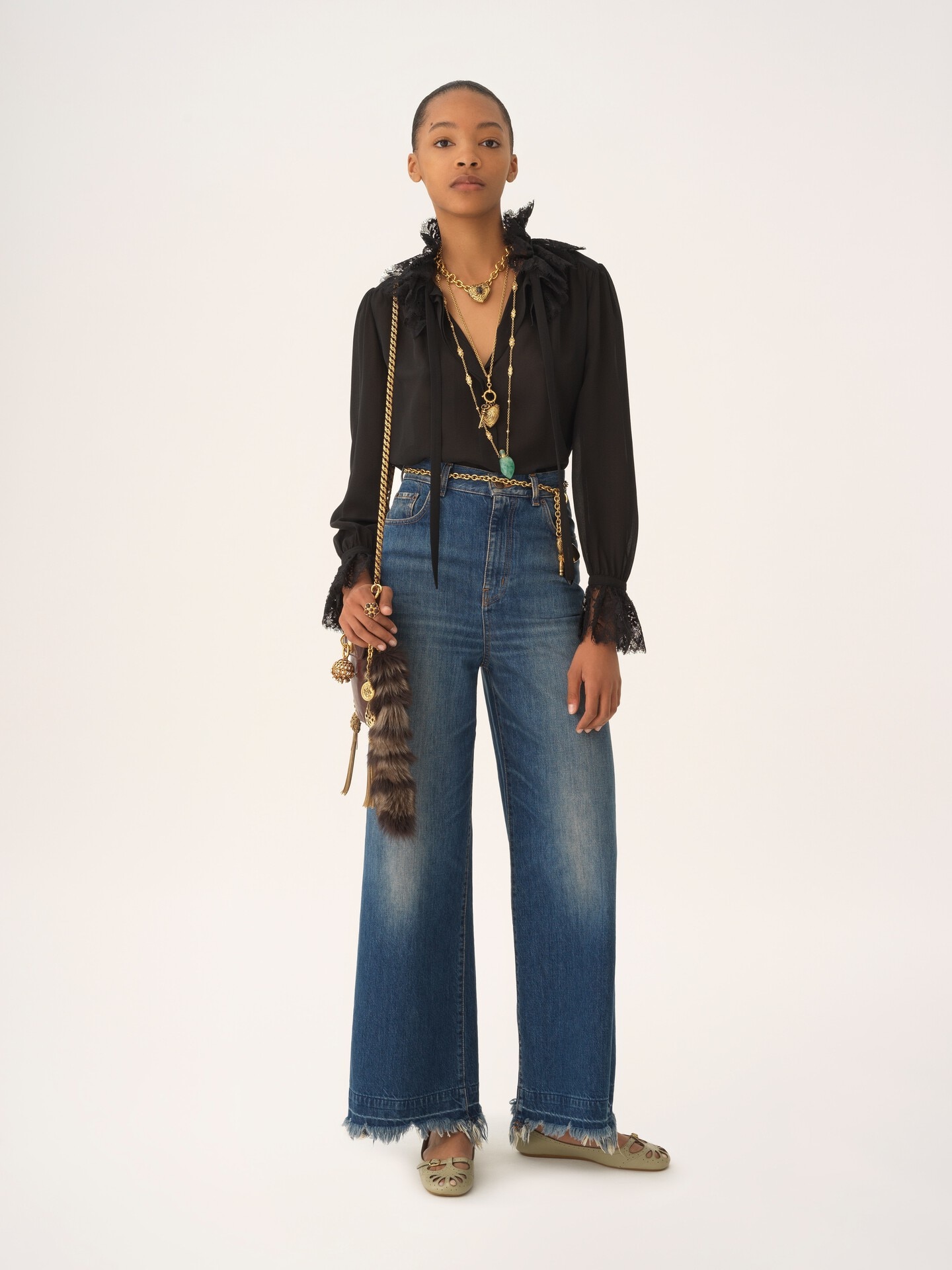 Flie&szlig;ende Bluse aus Seidengeorgette und Spitze - 3