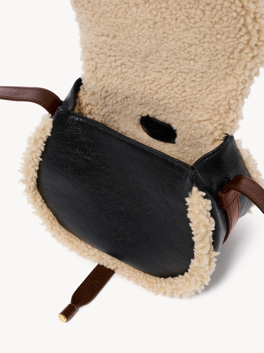 <br>Petit sac port&eacute; &eacute;paule Marcie en shearling et cuir grain&eacute; - 6