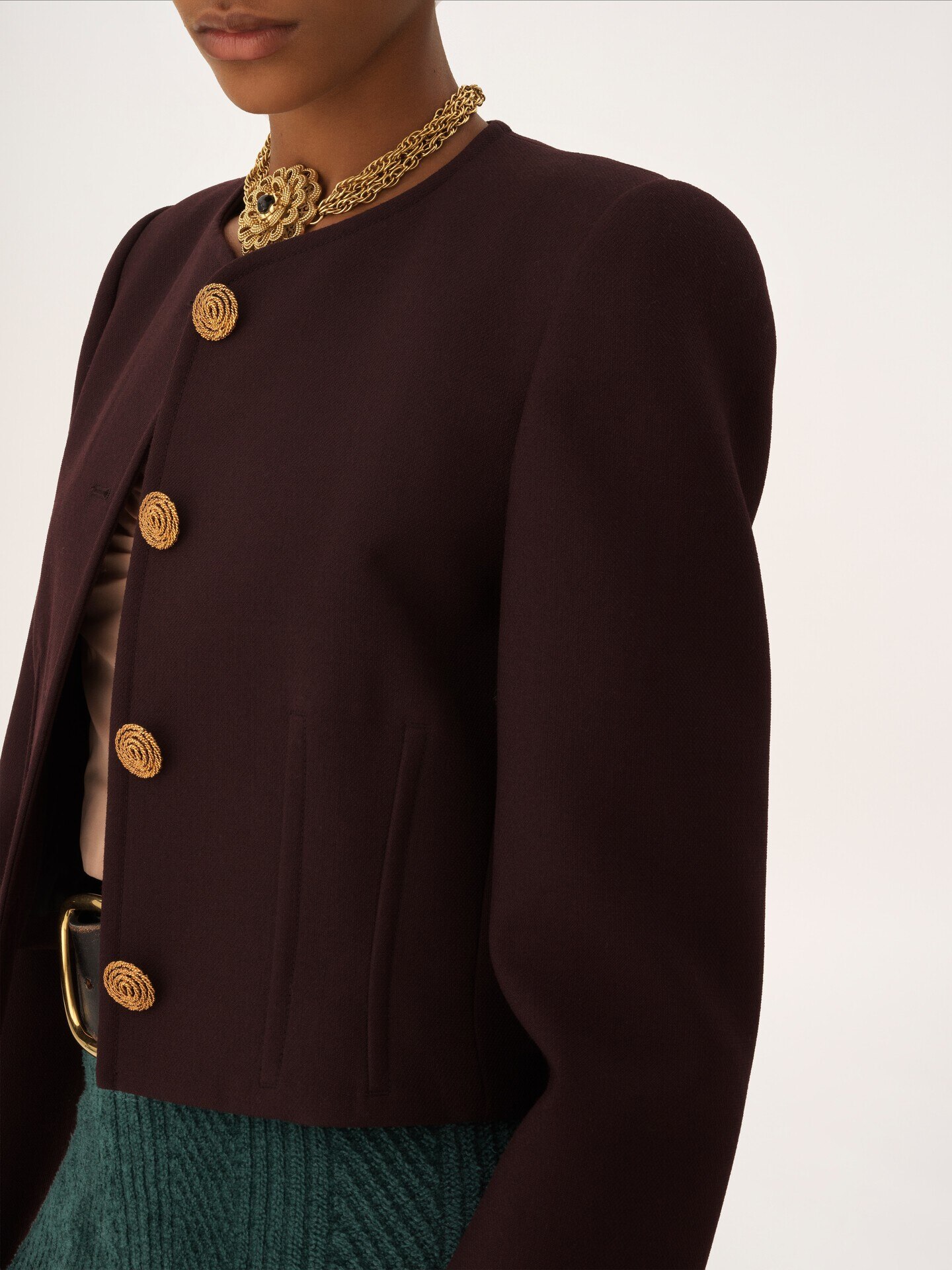 Chaqueta cropped sin cuello de crep&eacute; de lana - 5