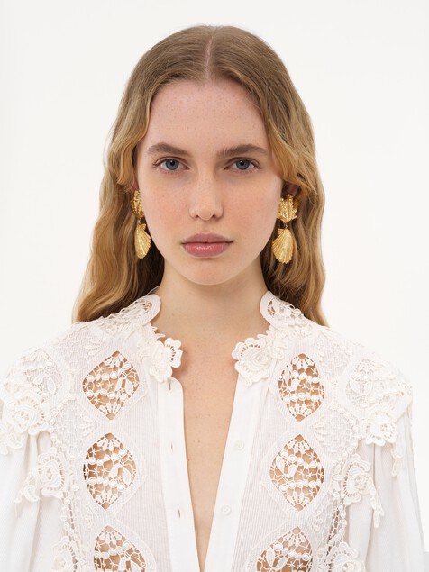 The Chlo&eacute; Shells earrings