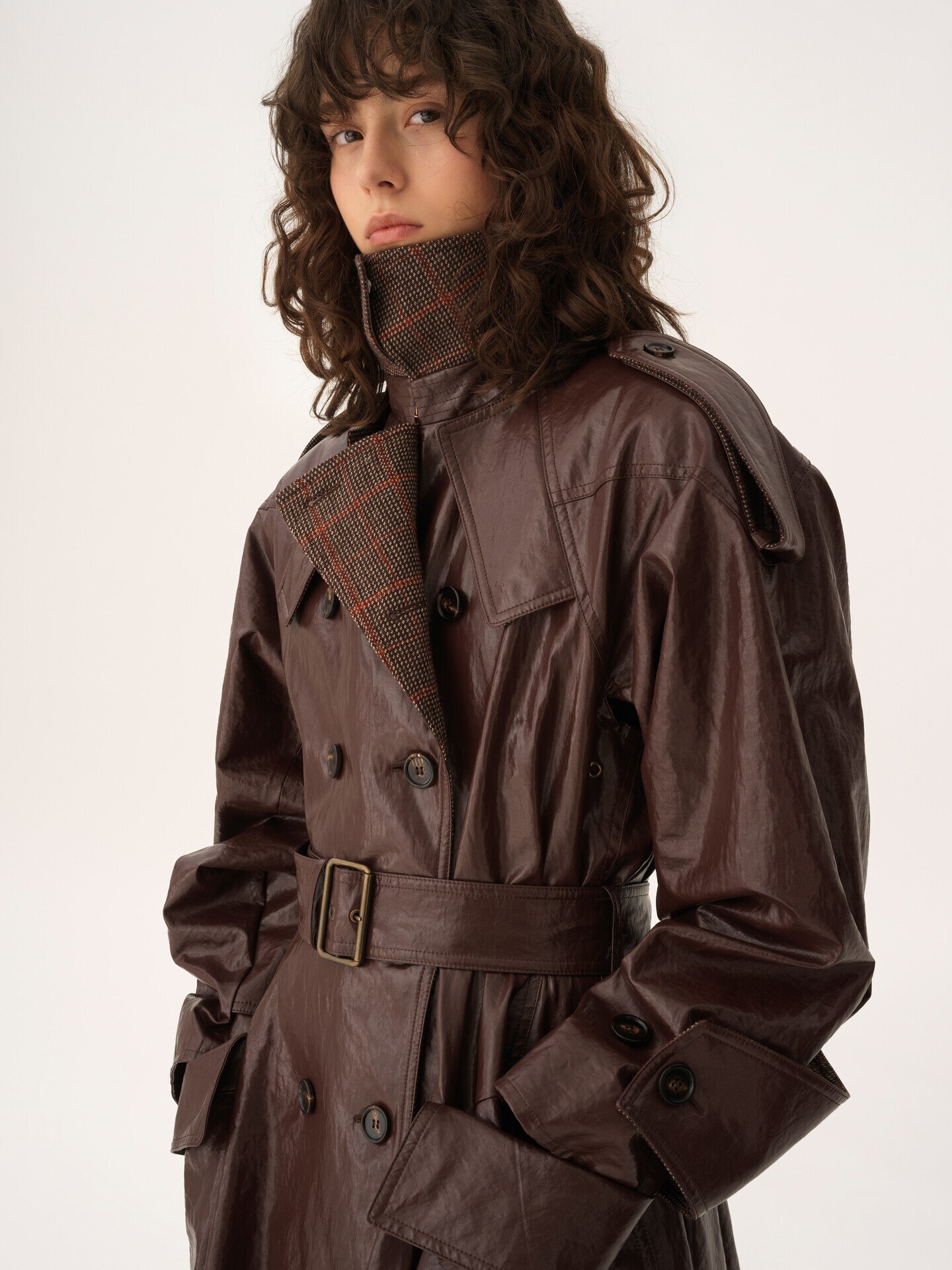 Manteau cavalier long crois&eacute; en lin enduit - 8