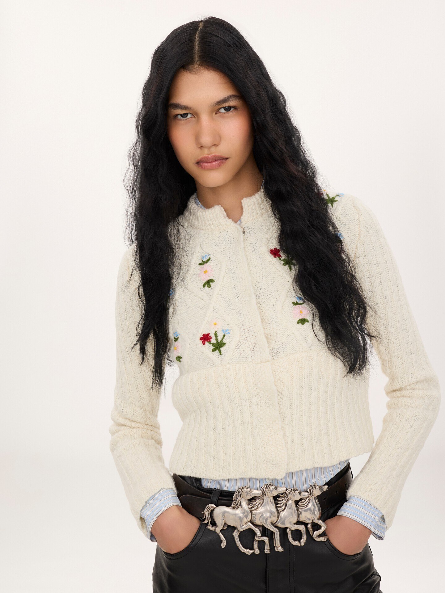 Fitted cardigan in a wool knit - 3.0